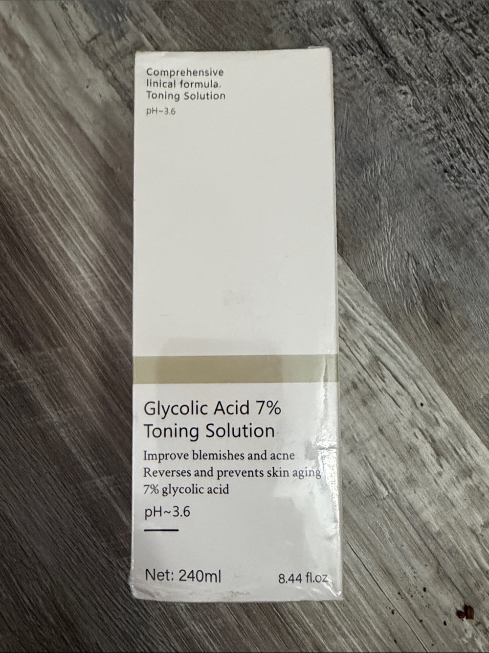 Source Unknown Glycolic Acid 7% Toning Solution — White and Beige